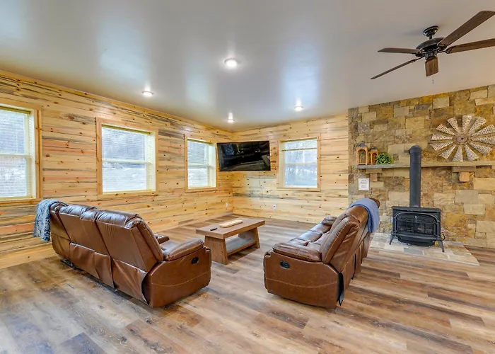Apartment Mountain Retreat By The River: Star Valley Getaway *