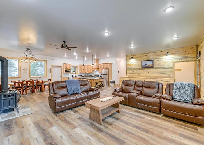 Apartment Mountain Retreat By The River: Star Valley Getaway