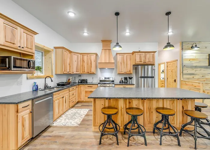 Mountain Retreat By The River: Star Valley Getaway
