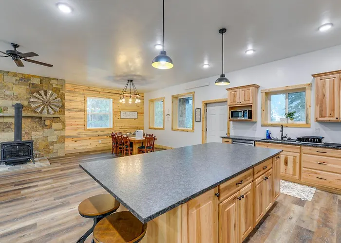 Mountain Retreat By The River: Star Valley Getaway Apartment *