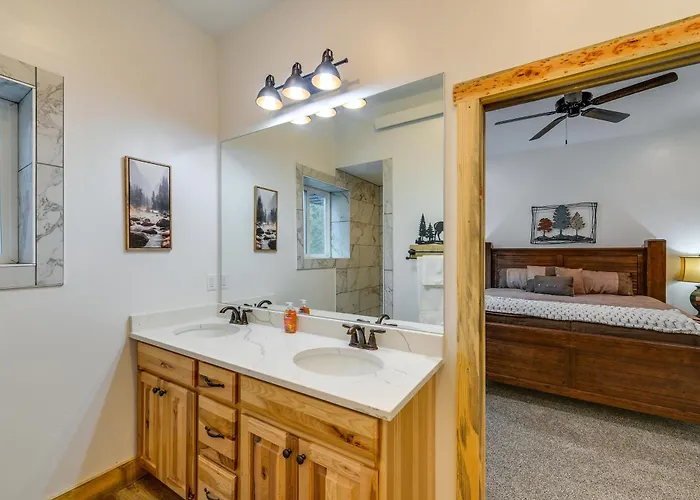 Mountain Retreat By The River: Star Valley Getaway *