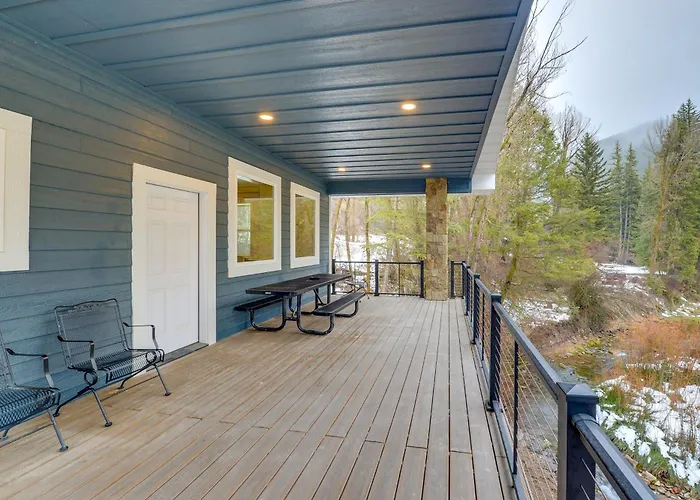 Mountain Retreat By The River: Star Valley Getaway *